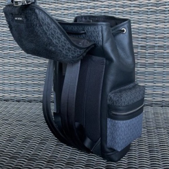 Michael Kors Cooper Signature Large Pocket Backpack Fur Trim - Picture 5 of 16